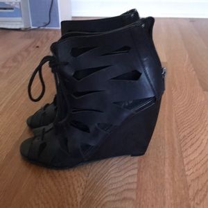 Super cute tie up wedges